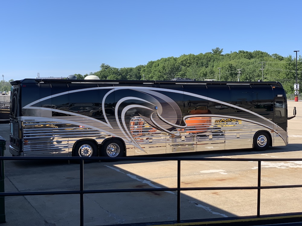 2005 Prevost Legendary XLII For Sale