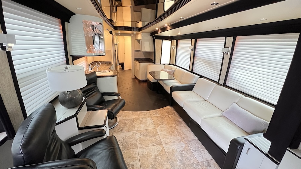 2005 Prevost Legendary XLII For Sale