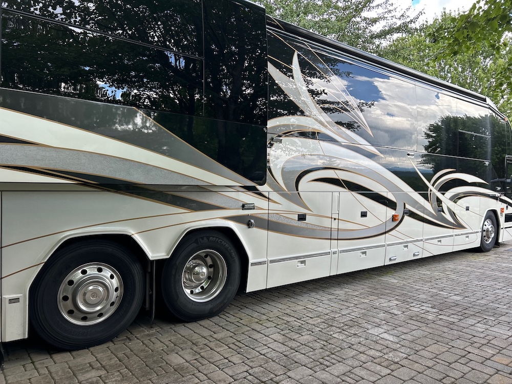 2005 Prevost Liberty H3-45 For Sale