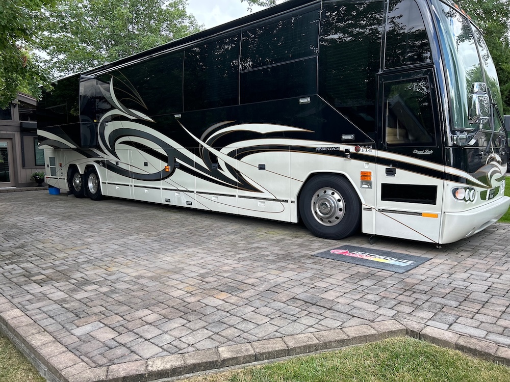 2005 Prevost Liberty H3-45 For Sale