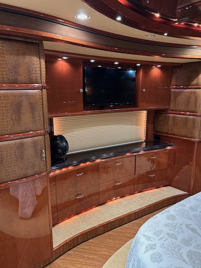 2005 Prevost Liberty H3-45 For Sale