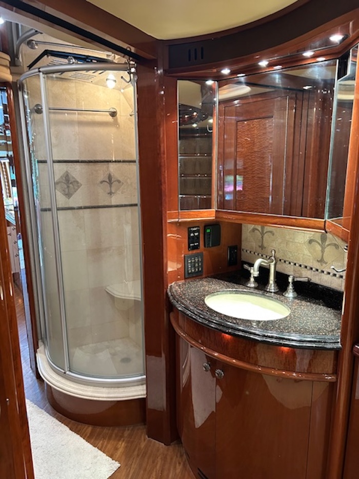 2005 Prevost Liberty H3-45 For Sale