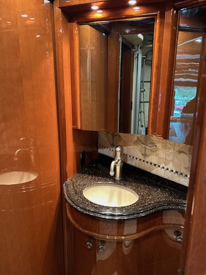 2005 Prevost Liberty H3-45 For Sale