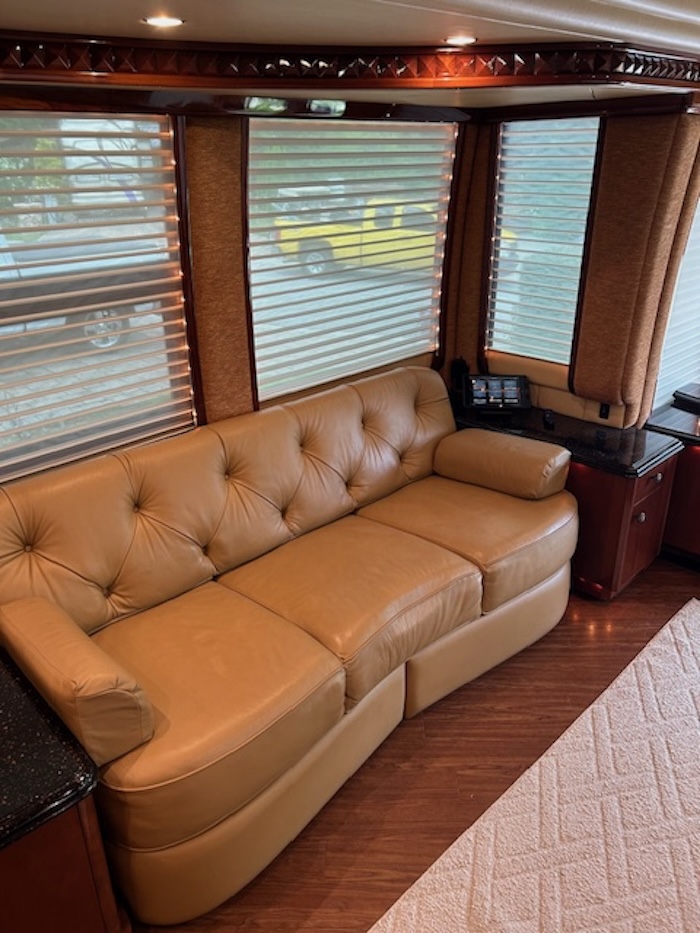 2005 Prevost Liberty H3-45 For Sale