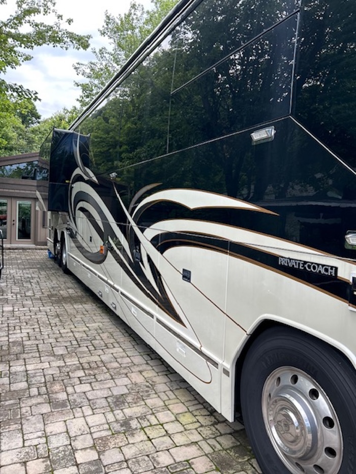2005 Prevost Liberty H3-45 For Sale