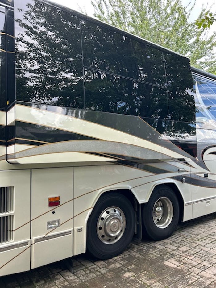 2005 Prevost Liberty H3-45 For Sale