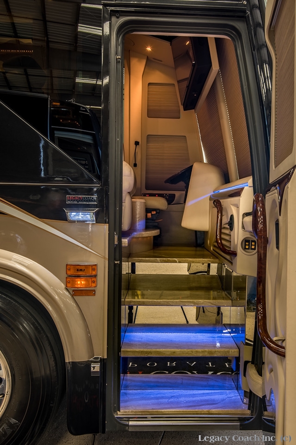 2005 Prevost Marathon H3-45 For Sale