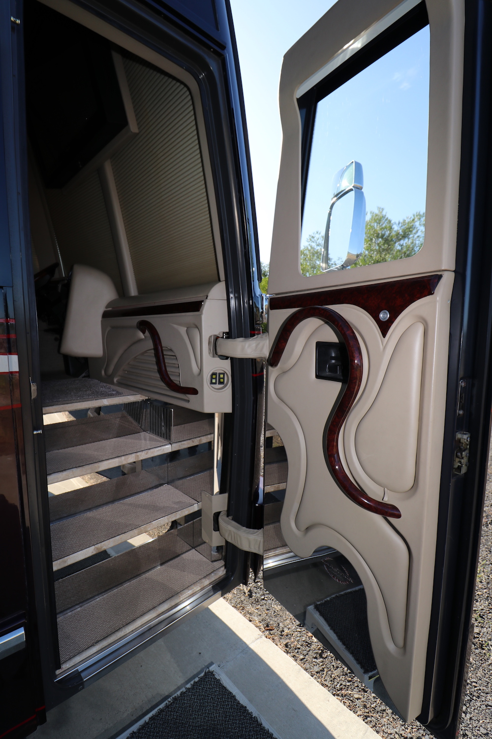 2005 Prevost Marathon H3-45 For Sale