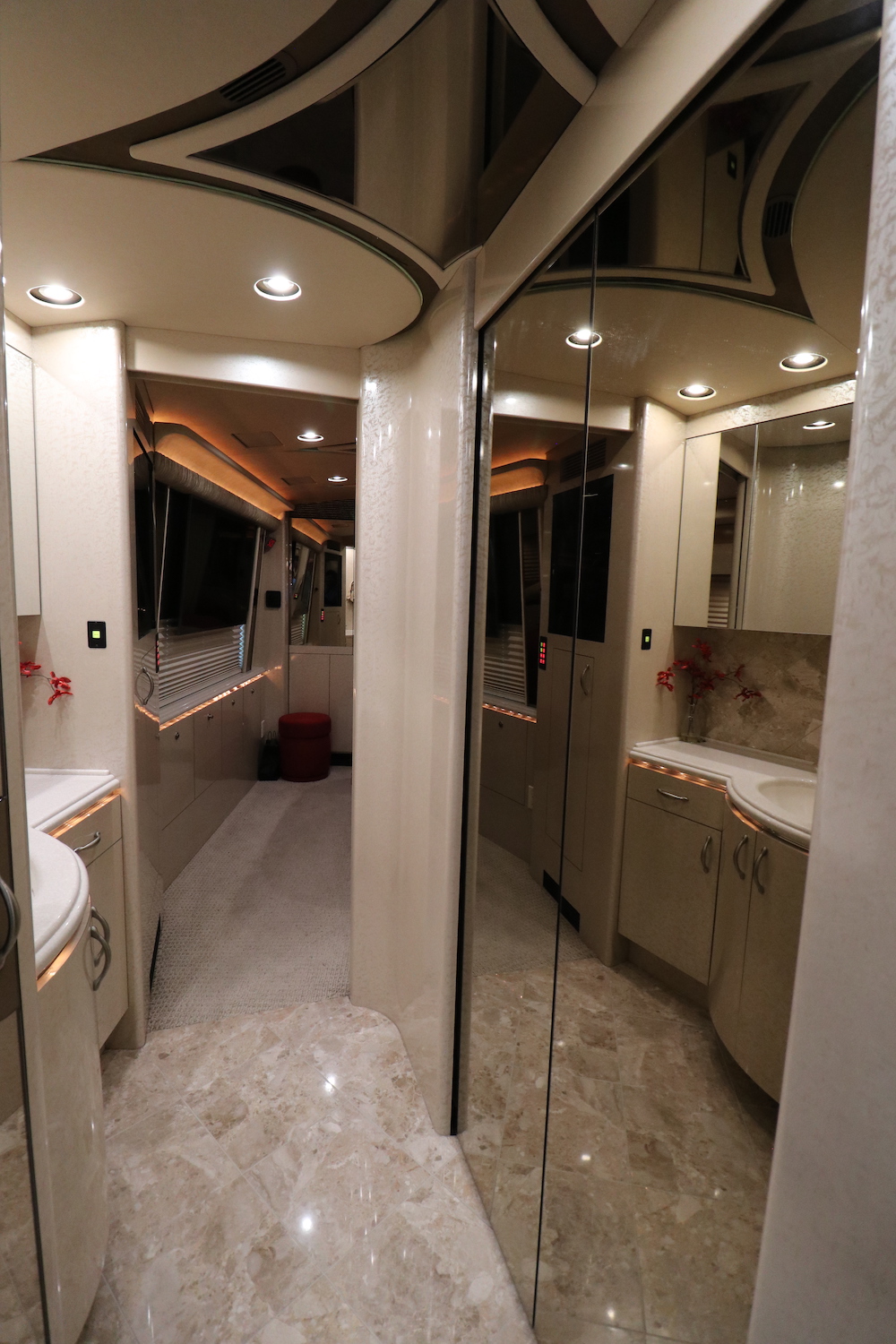 2005 Prevost Marathon H3-45 For Sale