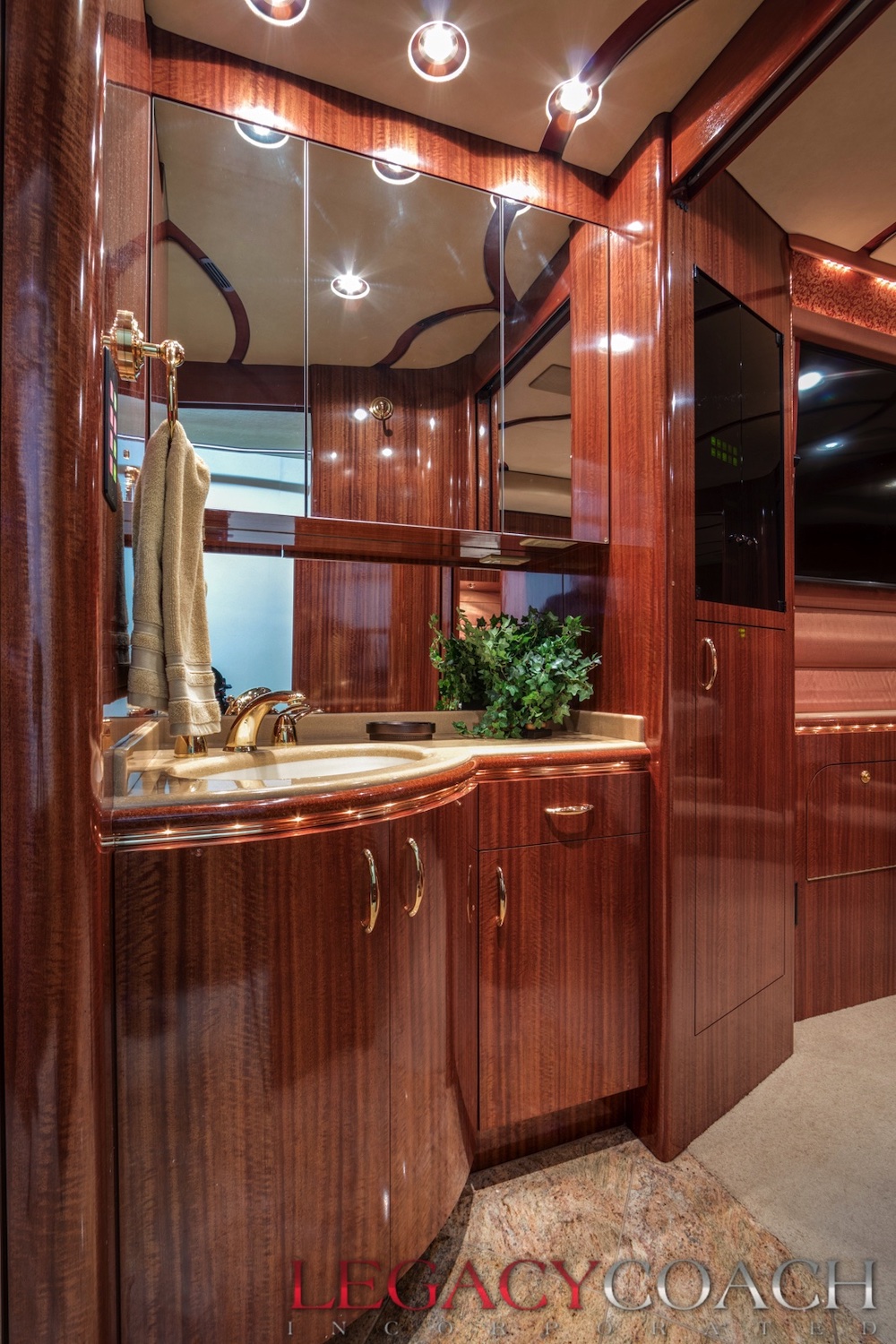 2005 Prevost Marathon XLII For Sale