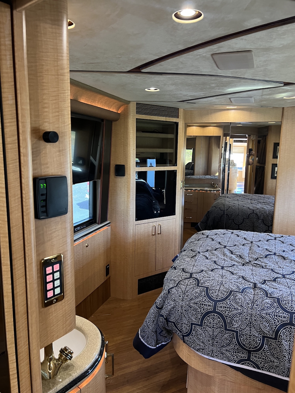 2007 Prevost Marathon XLII For Sale