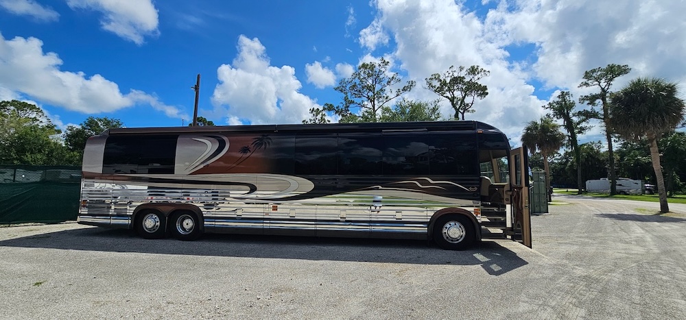 2005 Prevost Marathon XLII For Sale