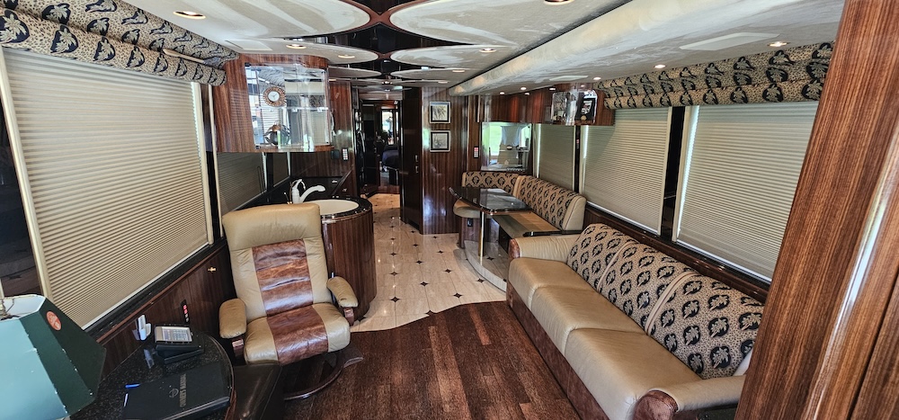 2005 Prevost Marathon XLII For Sale