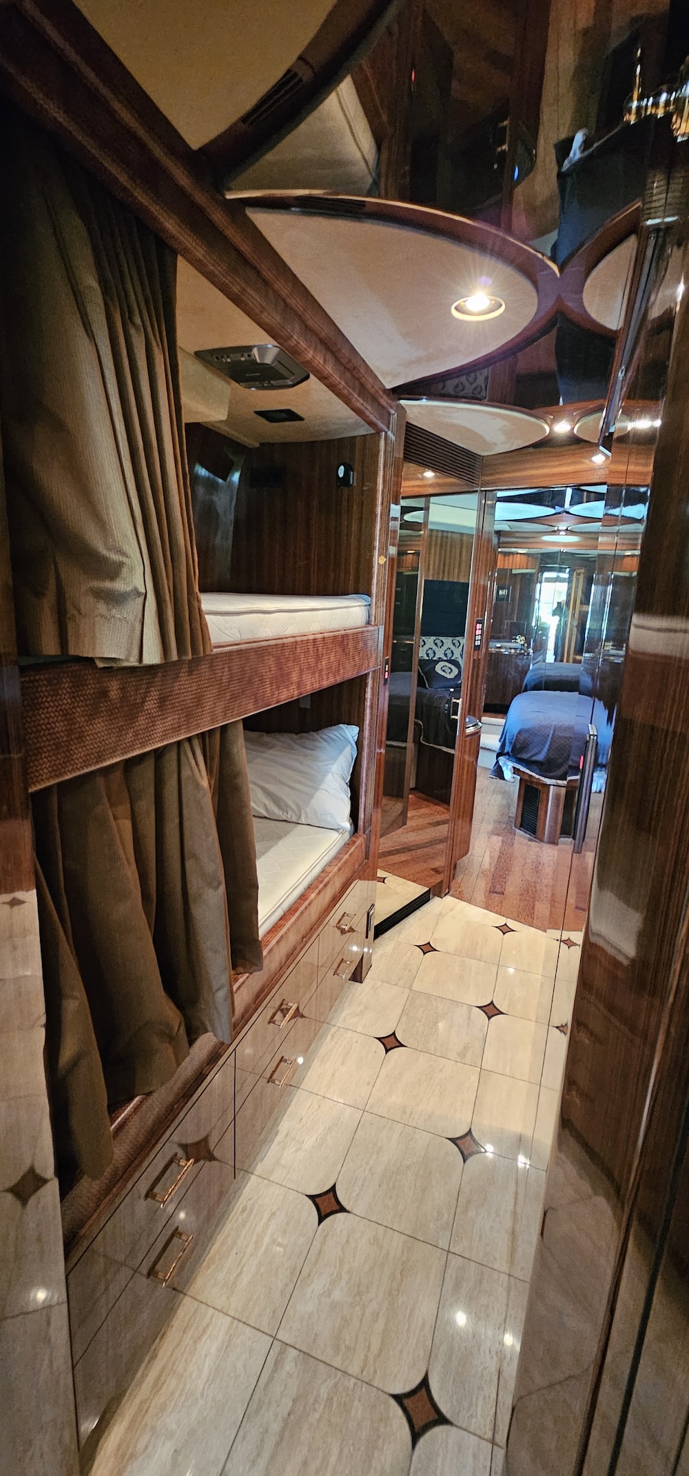 2005 Prevost Marathon XLII For Sale