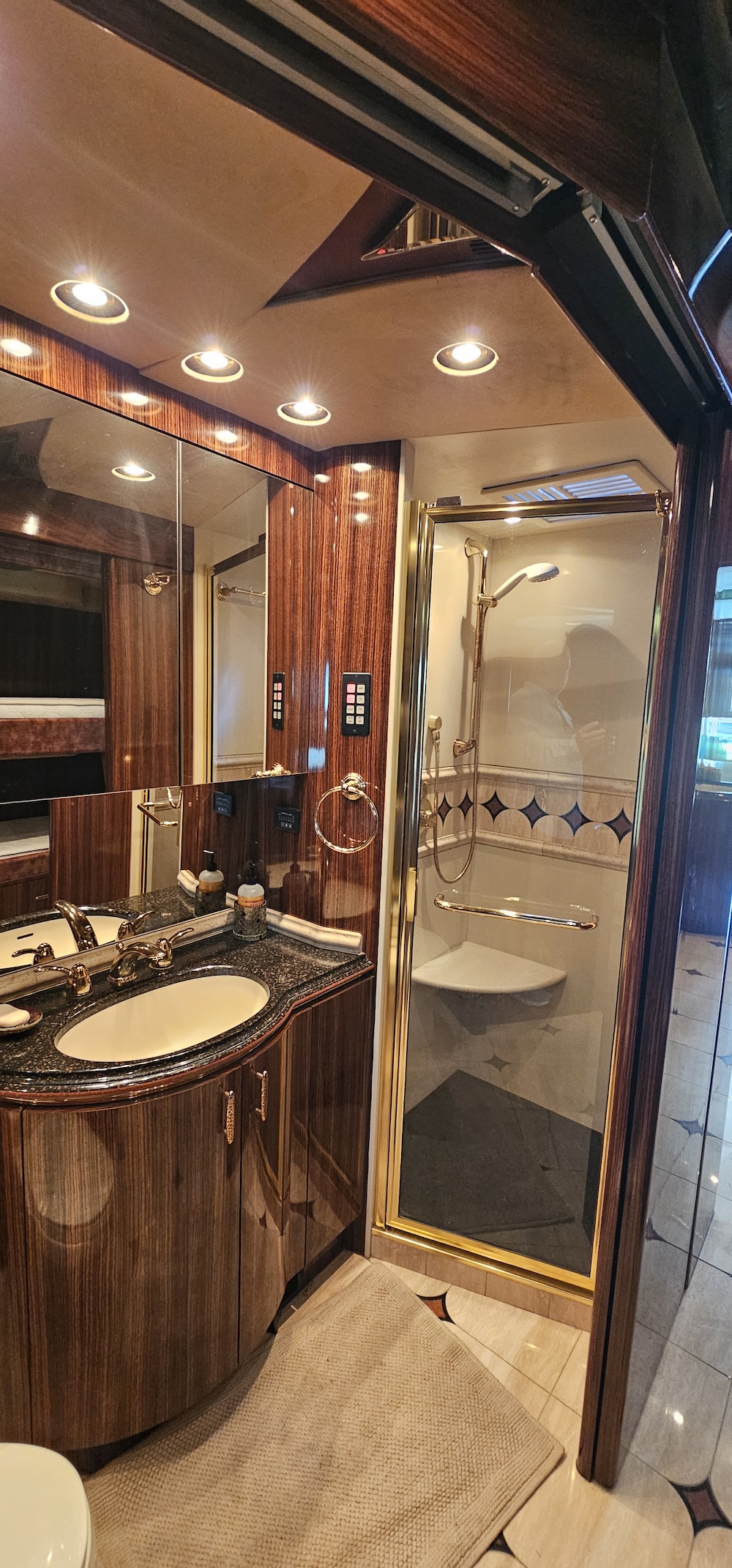 2005 Prevost Marathon XLII For Sale