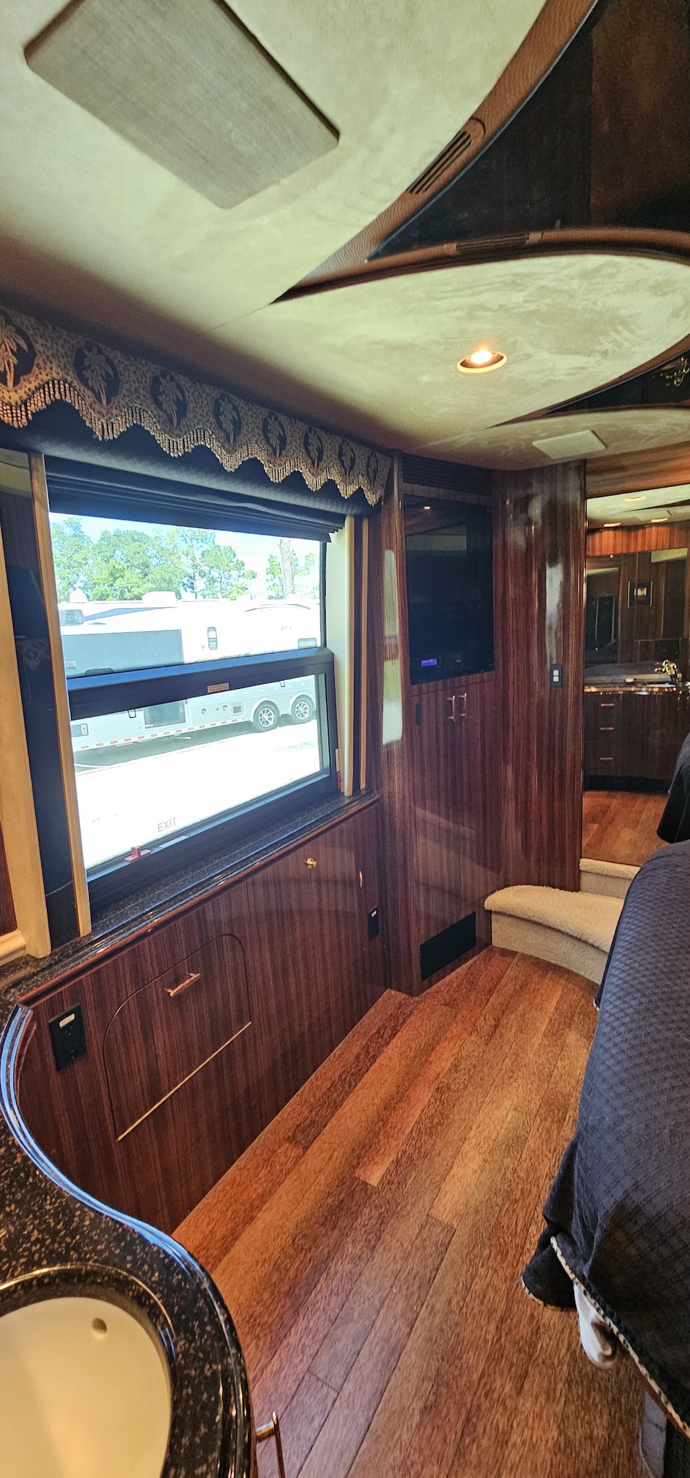 2005 Prevost Marathon XLII For Sale
