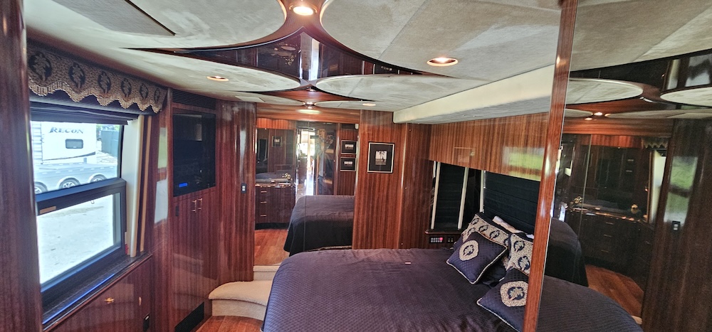 2005 Prevost Marathon XLII For Sale