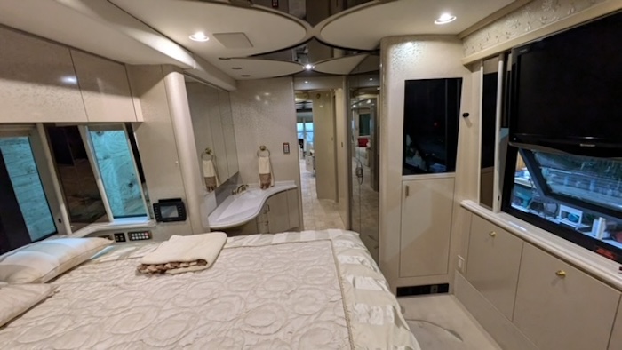 2005 Prevost Marathon XLII For Sale