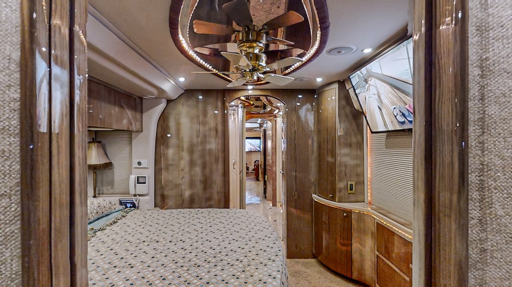 2005 Prevost  Millennium H3-45 For Sale