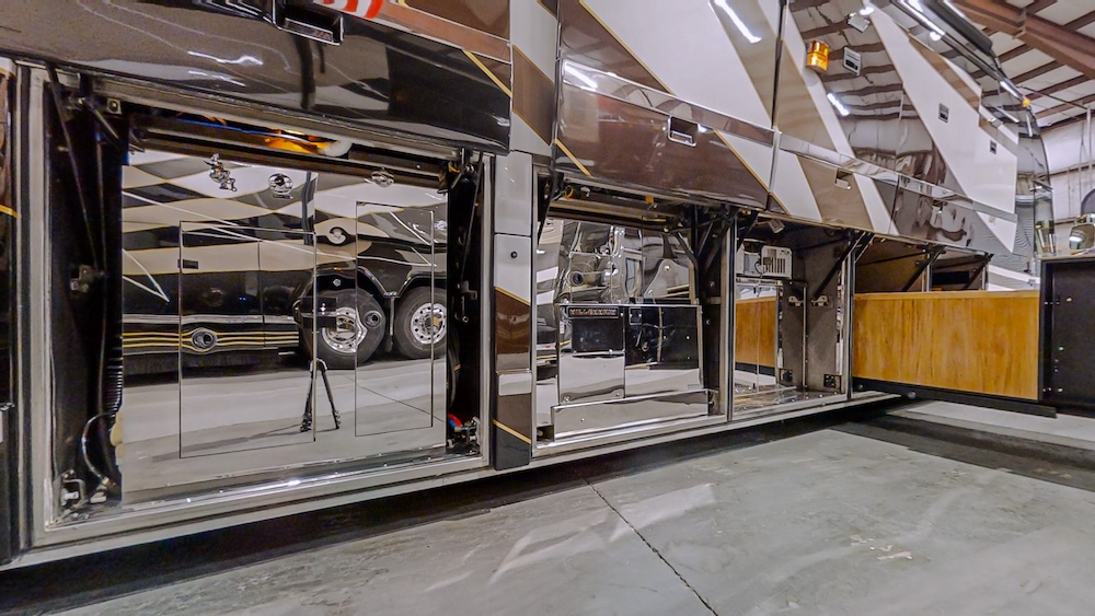 2005 Prevost  Millennium H3-45 For Sale