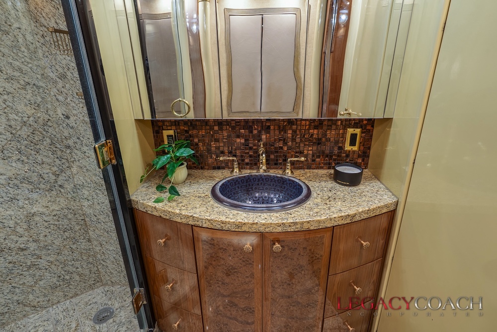 2005 Prevost Millennium XLII For Sale