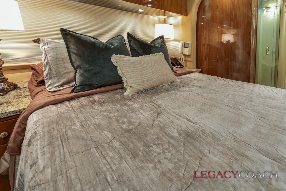 2005 Prevost Millennium XLII For Sale