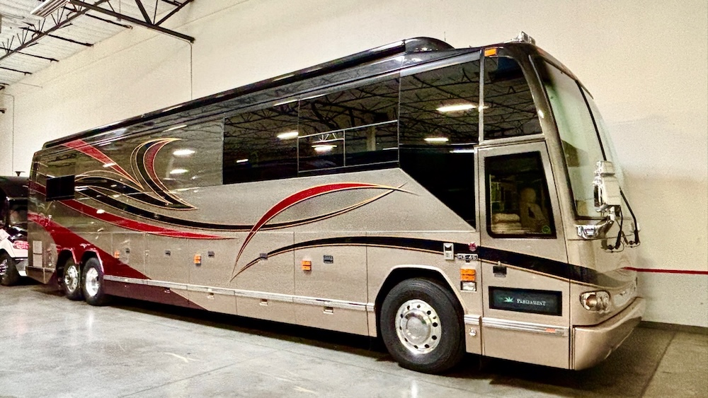 2005 Prevost Parliament H3-45 For Sale