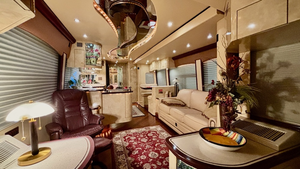 2005 Prevost Parliament H3-45 For Sale