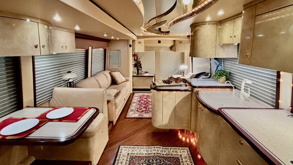 2005 Prevost Parliament H3-45 For Sale