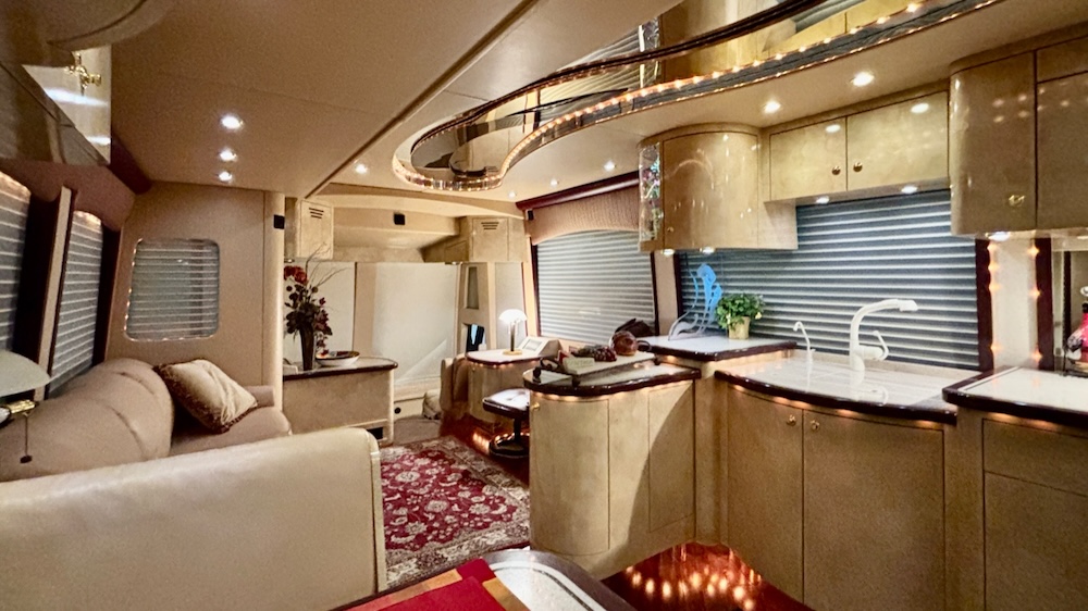 2005 Prevost Parliament H3-45 For Sale