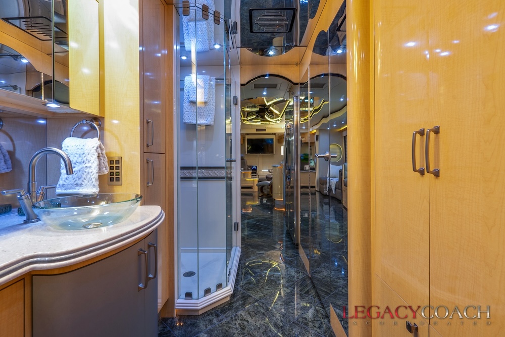 2005 Prevost Parliament XLII For Sale