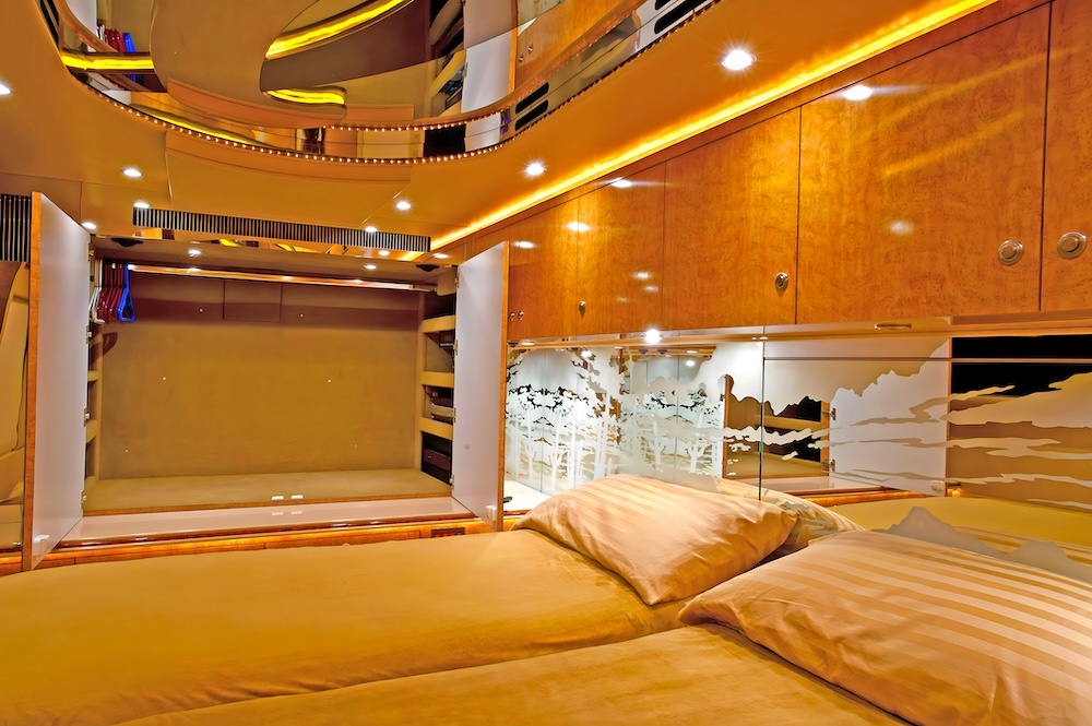 2005 Prevost Parliament XLII For Sale