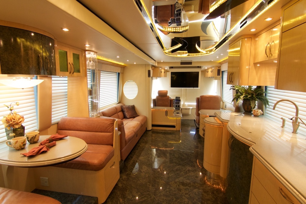 2005 Prevost Parliament XLII For Sale