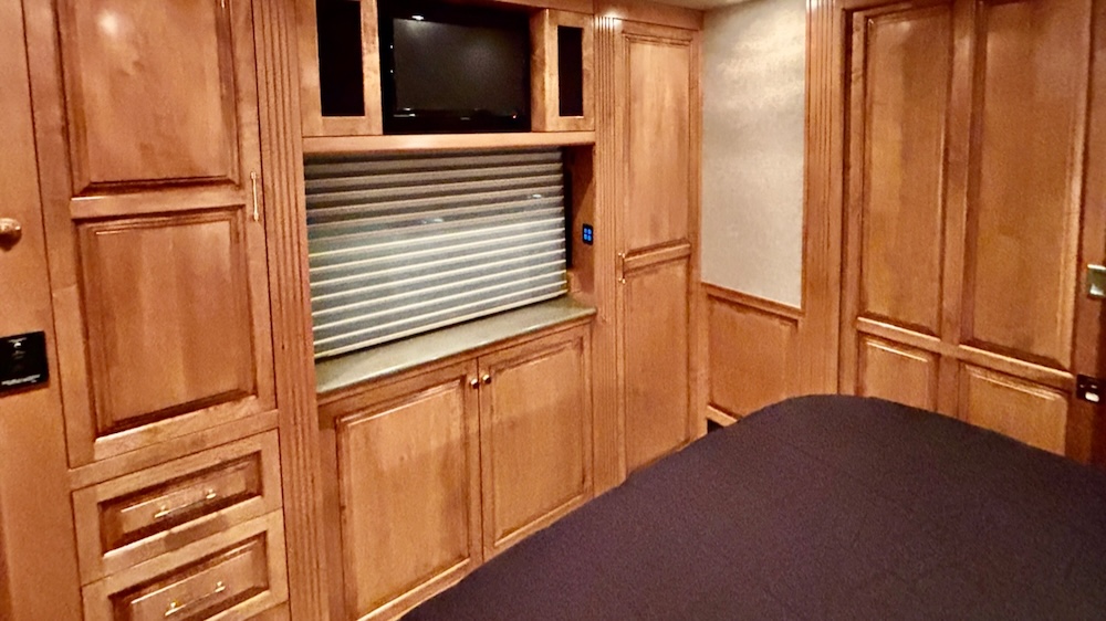 2005 Prevost Royale XLII For Sale