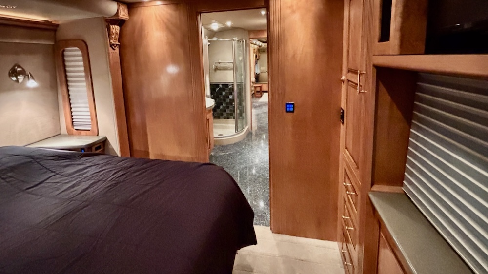 2005 Prevost Royale XLII For Sale