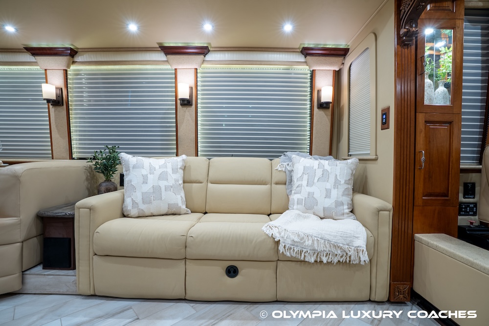 2005 Prevost Royale XLII For Sale