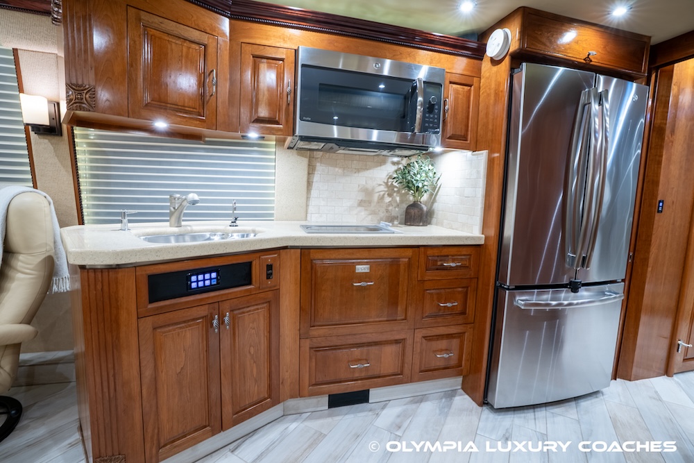 2005 Prevost Royale XLII For Sale