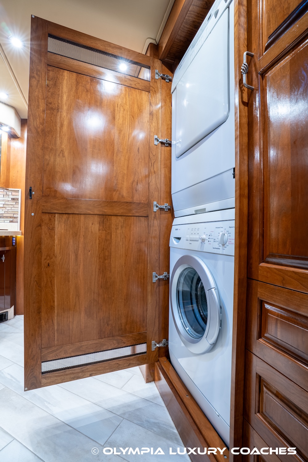 2005 Prevost Royale XLII For Sale