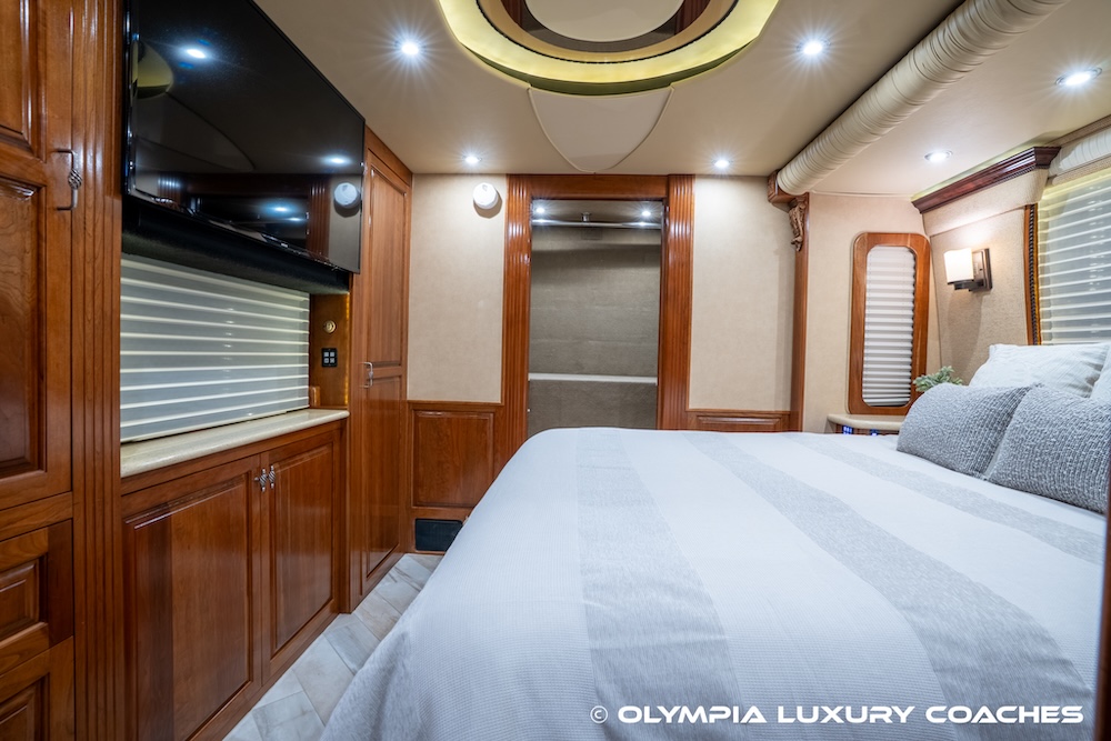 2005 Prevost Royale XLII For Sale