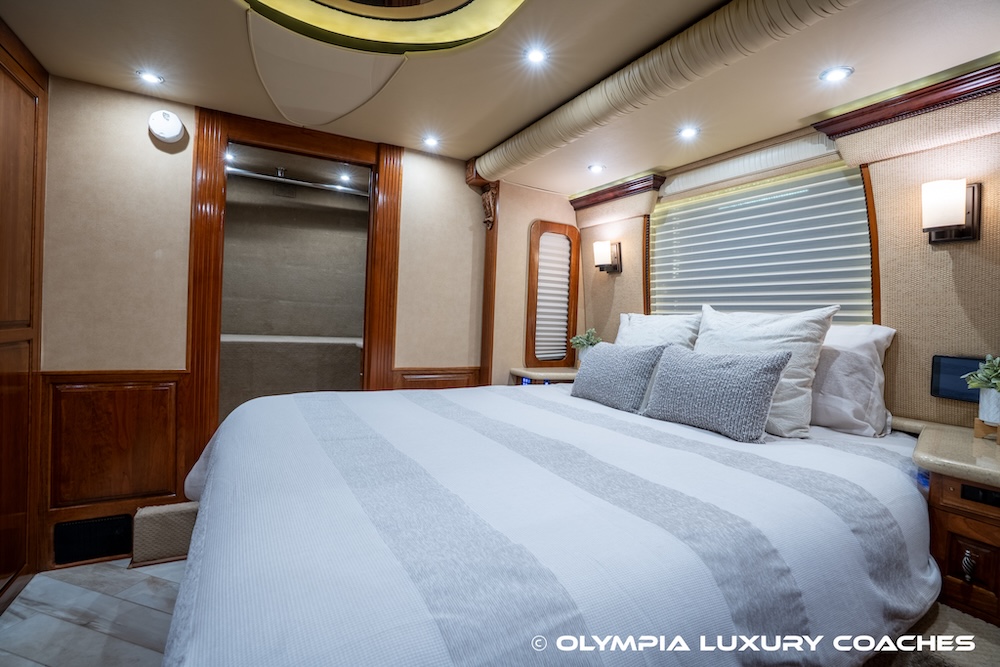 2005 Prevost Royale XLII For Sale