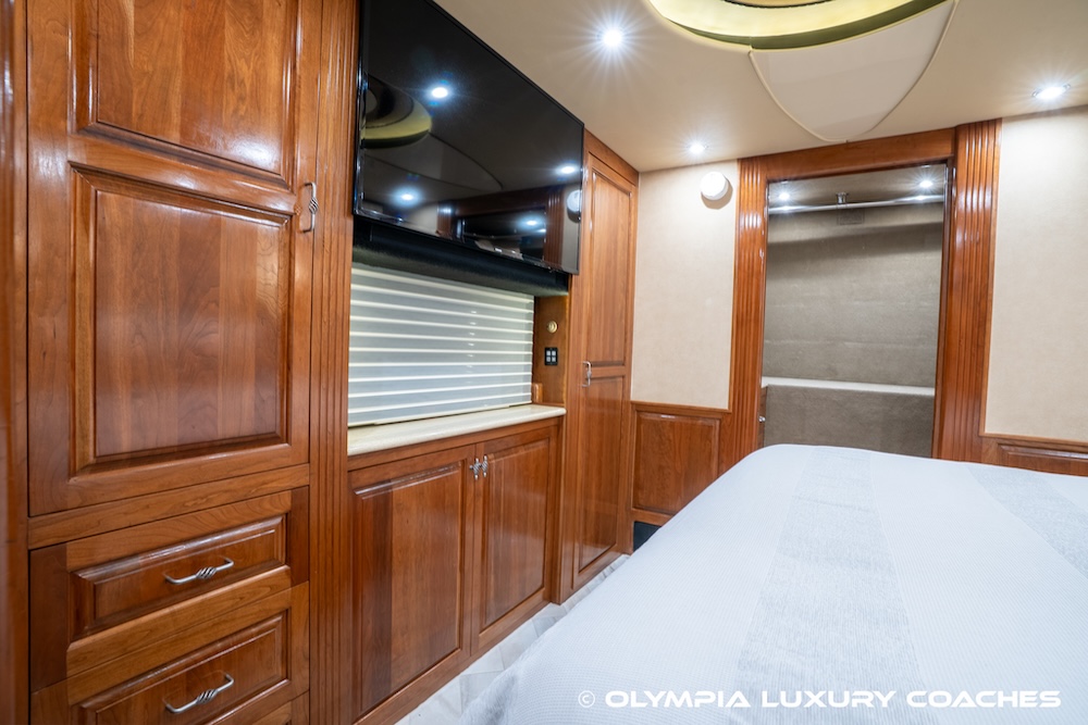 2005 Prevost Royale XLII For Sale