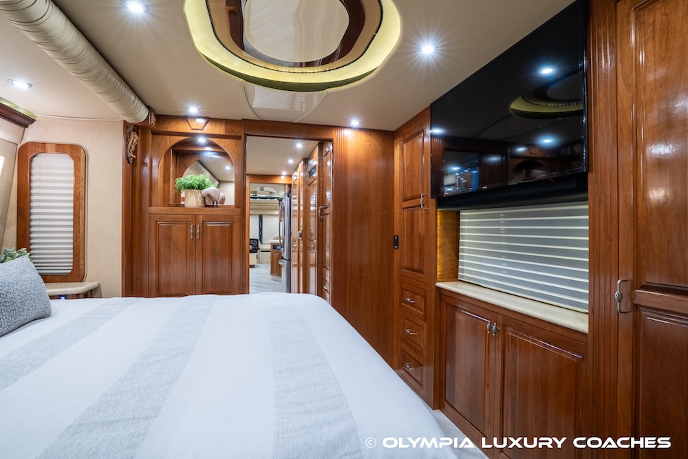 2005 Prevost Royale XLII For Sale