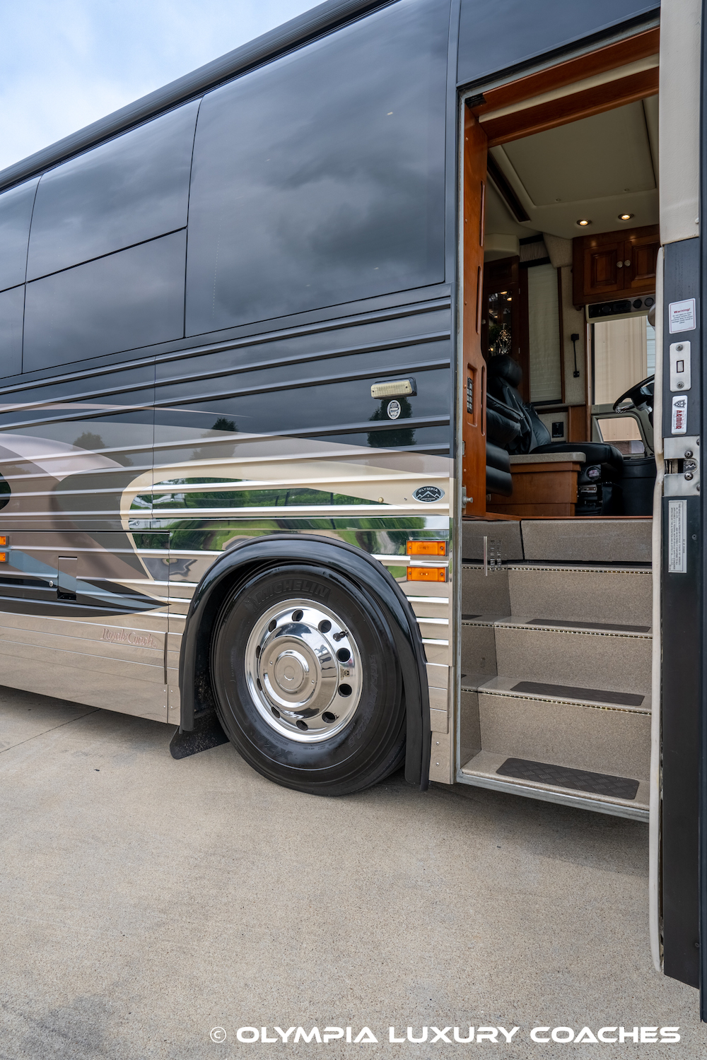 2005 Prevost Royale XLII For Sale