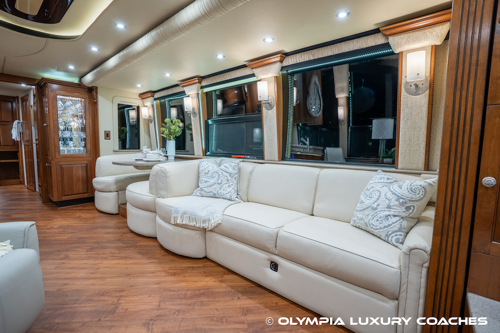 2005 Prevost Royale XLII For Sale