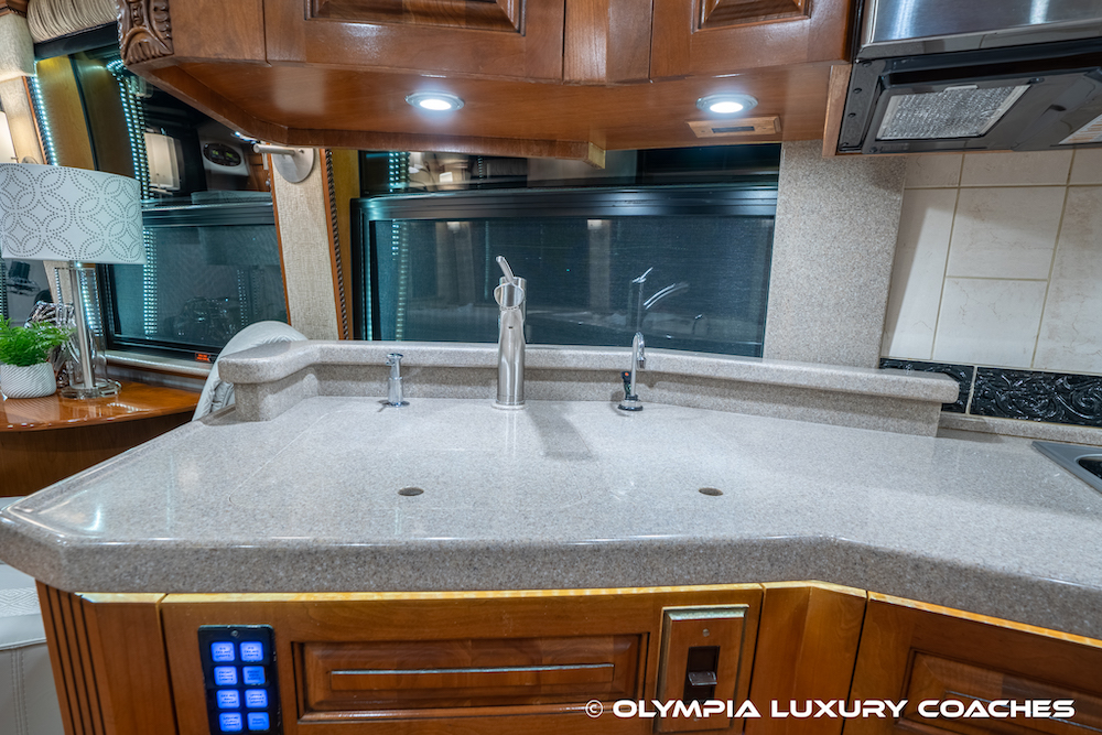 2005 Prevost Royale XLII For Sale