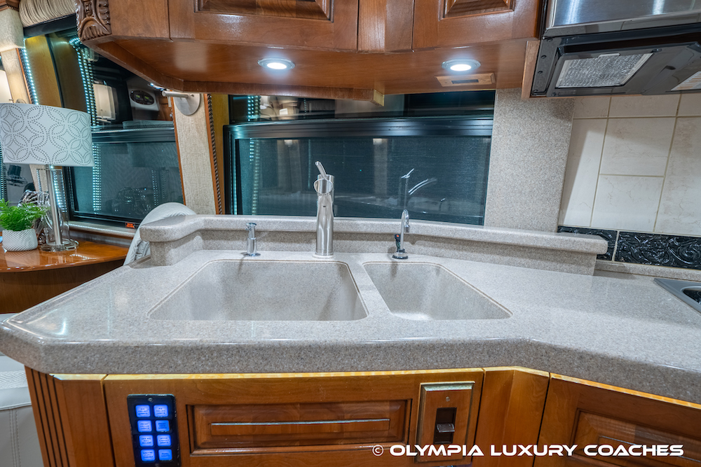 2005 Prevost Royale XLII For Sale