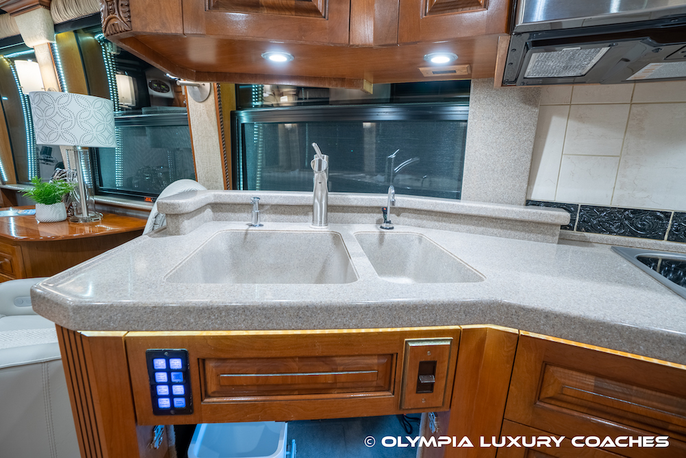 2005 Prevost Royale XLII For Sale