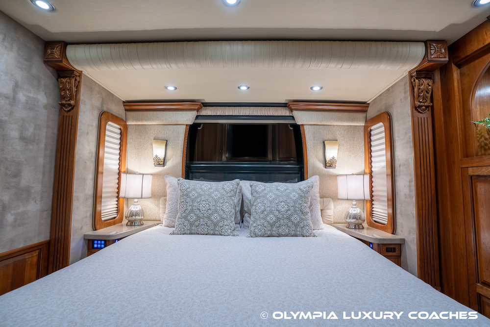 2005 Prevost Royale XLII For Sale