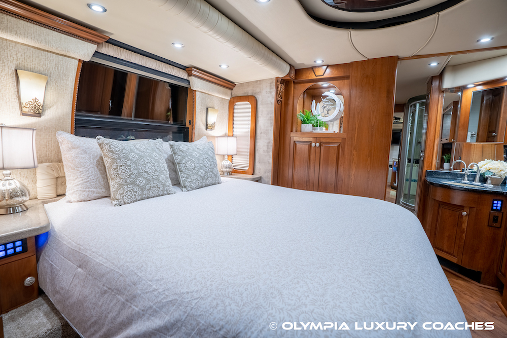 2005 Prevost Royale XLII For Sale