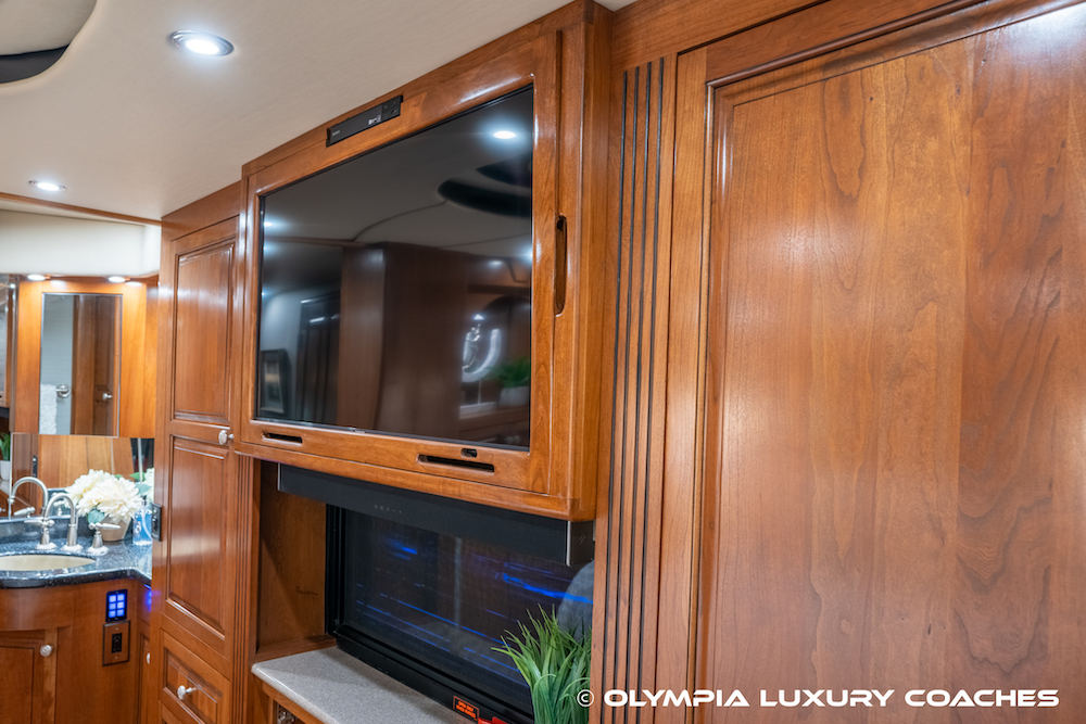 2005 Prevost Royale XLII For Sale